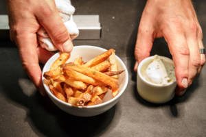 Fries with aioli.