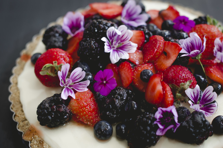 Feeling The Heat? Make This No-Bake Floral Berry Tart - Garden Collage Magazine